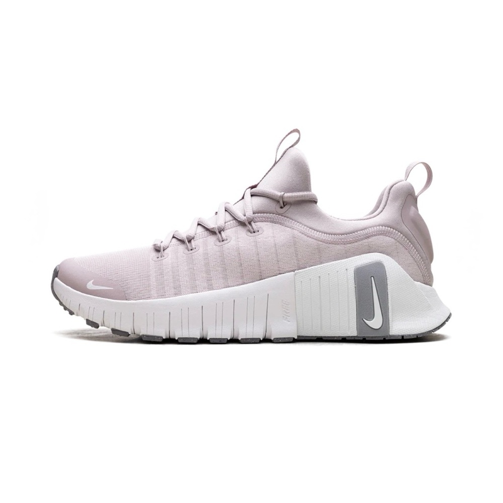 Nike Free Metcon 6 Women's Workout Shoes Size 7.5 Platinum
Violet FJ7126-002
